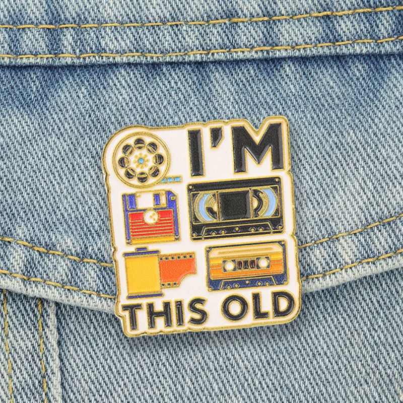 I'm This Old Badge Cartoon Ret - Reel Bag recension och pris